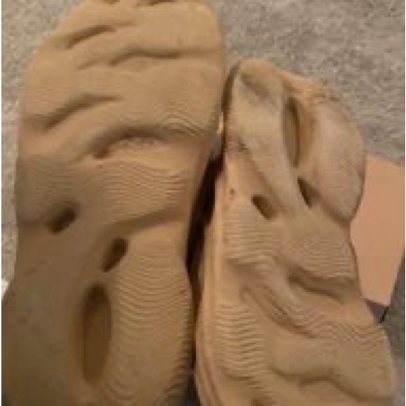 Yeezy foam Runners - Picture 2 of 3